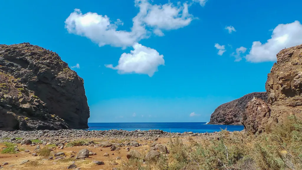 imagen de la playa caleta baja en galdar
